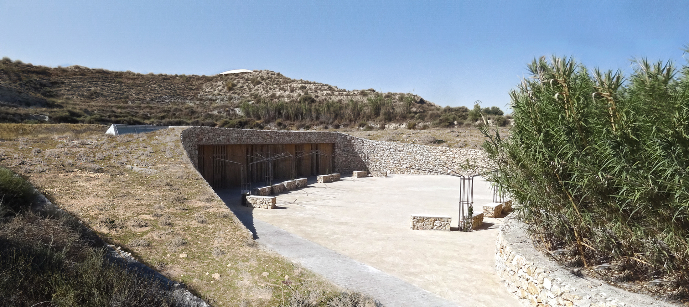 Adecuación paisajística centro de visitantes Necrópolis de Tútugi